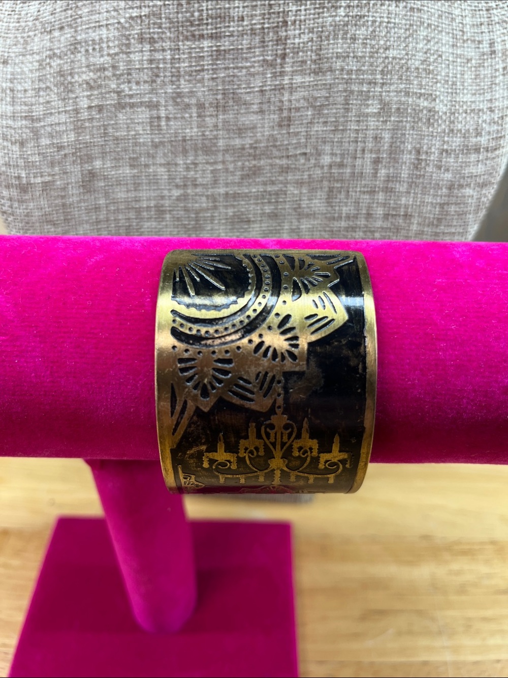Jane Eyre Charlotte Brontë Brass Cuff Bracelet in Antique Gold - Picture 3 of 9